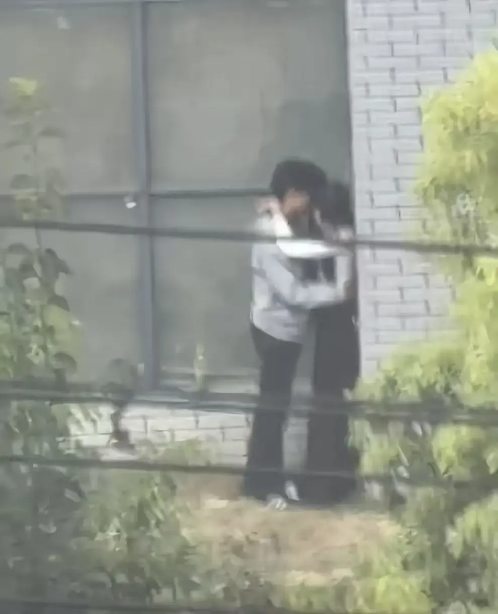 《蚌埠职教园情侣野外视频》完整版原生态高清画面免费观看-蚌埠职教园情侣野外视频事件后续资源下载-全网热议在线抢先鉴赏