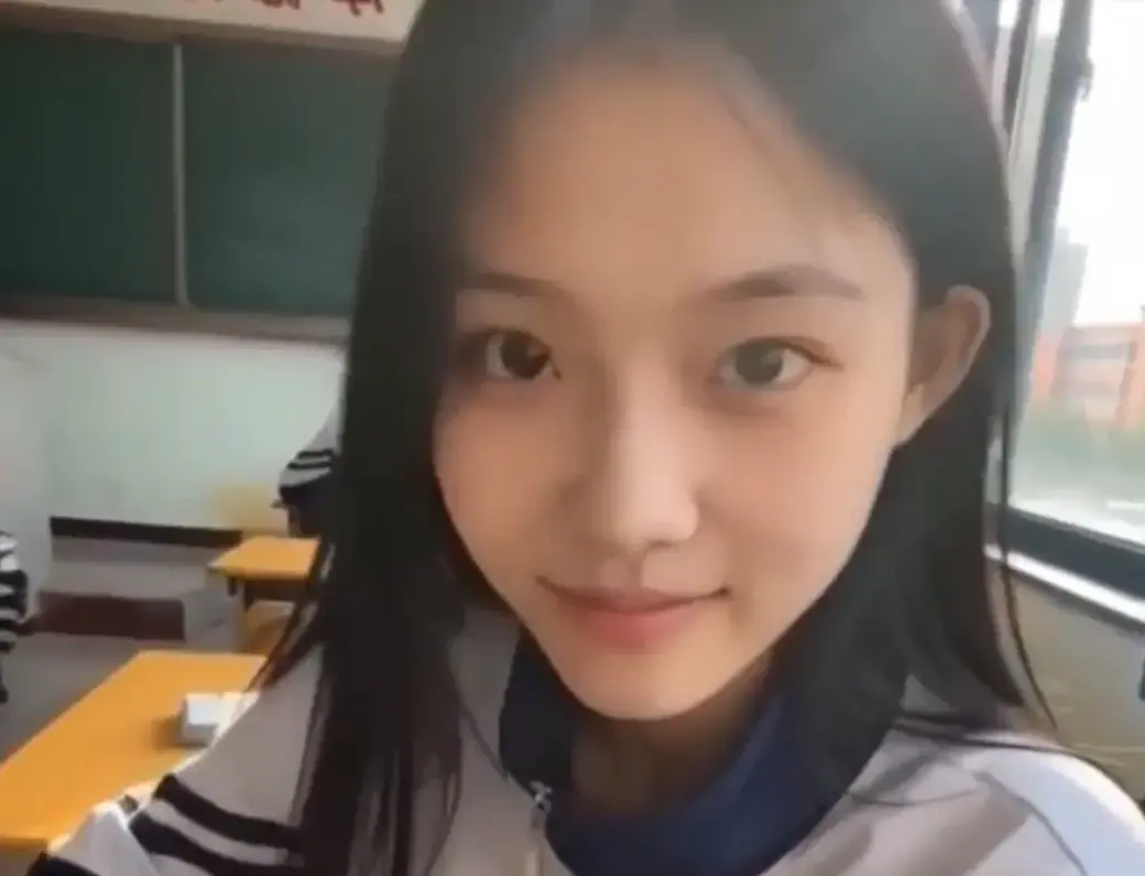 《我的十八岁女友》黄果AI短剧无删减版免费在线观看-4K蓝光画质高清播放-结局高甜治愈追完又想谈恋爱